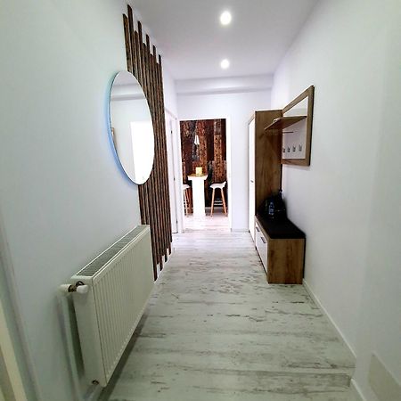 Laura Apartments ซินายา ภายนอก รูปภาพ