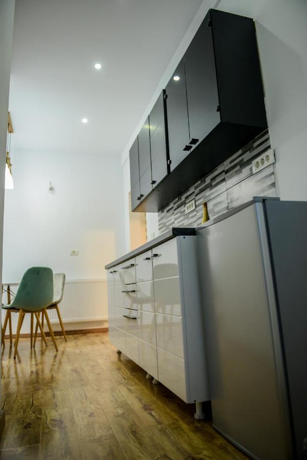 Laura Apartments ซินายา ภายนอก รูปภาพ