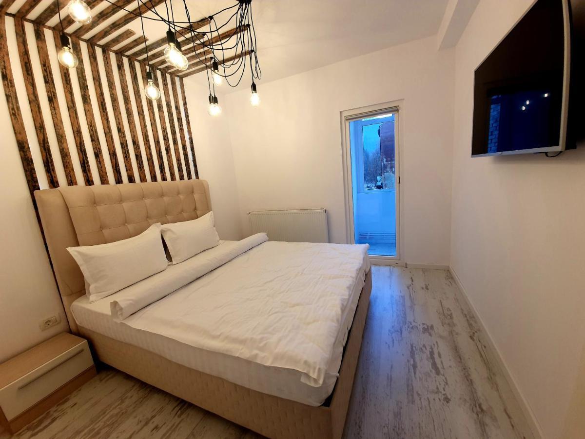 Laura Apartments ซินายา ภายนอก รูปภาพ