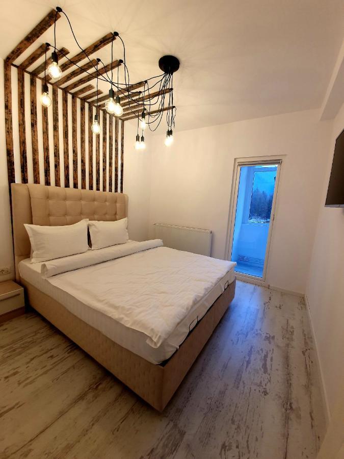 Laura Apartments ซินายา ภายนอก รูปภาพ