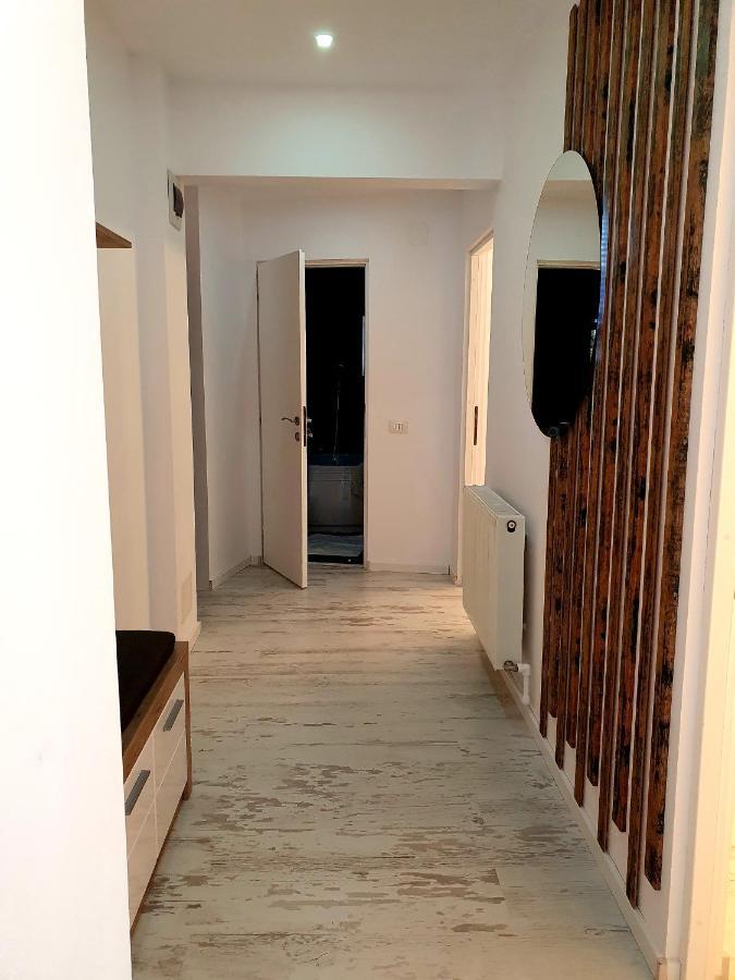 Laura Apartments ซินายา ภายนอก รูปภาพ