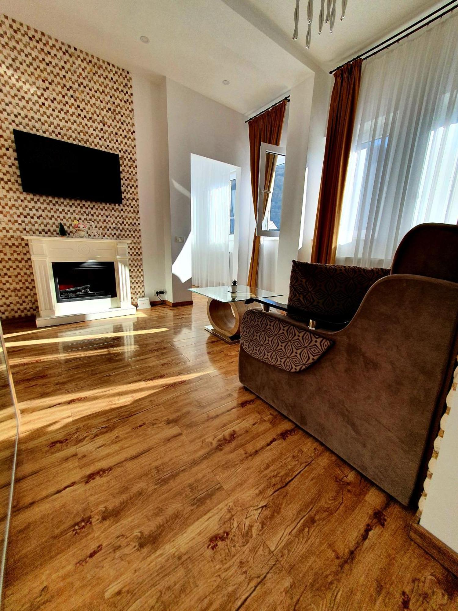 Laura Apartments ซินายา ภายนอก รูปภาพ