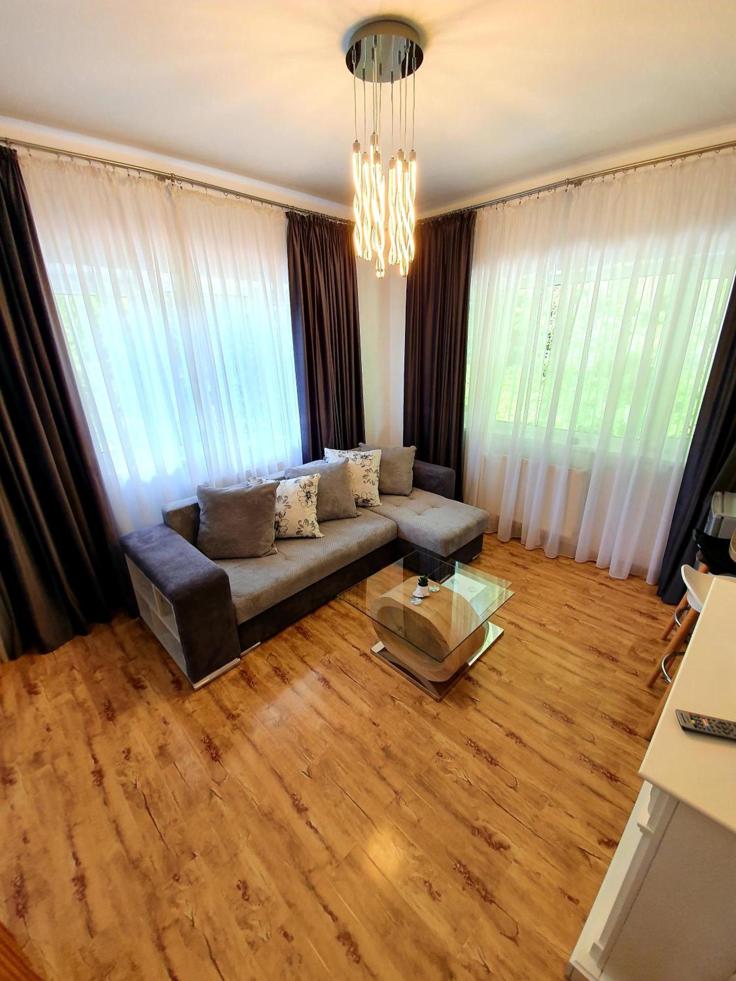 Laura Apartments ซินายา ภายนอก รูปภาพ