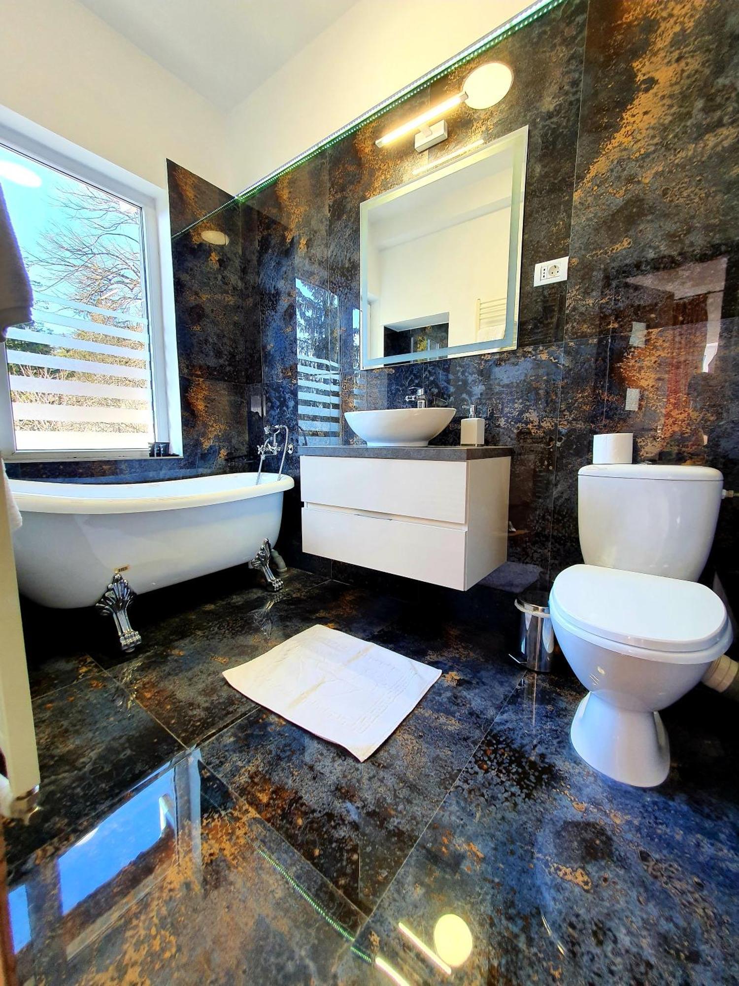Laura Apartments ซินายา ภายนอก รูปภาพ